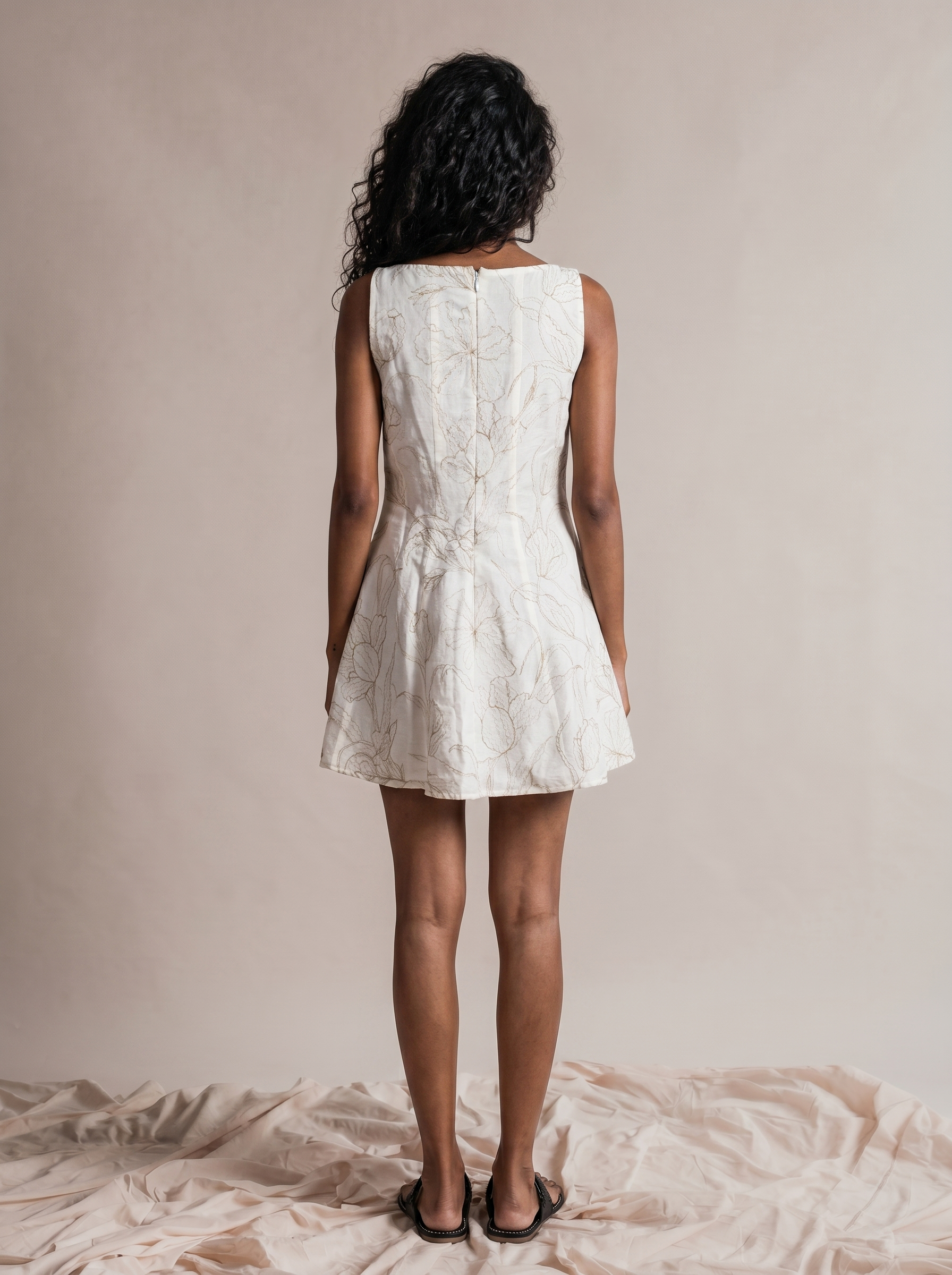 THE OUTLINE DRESS - NATURAL
